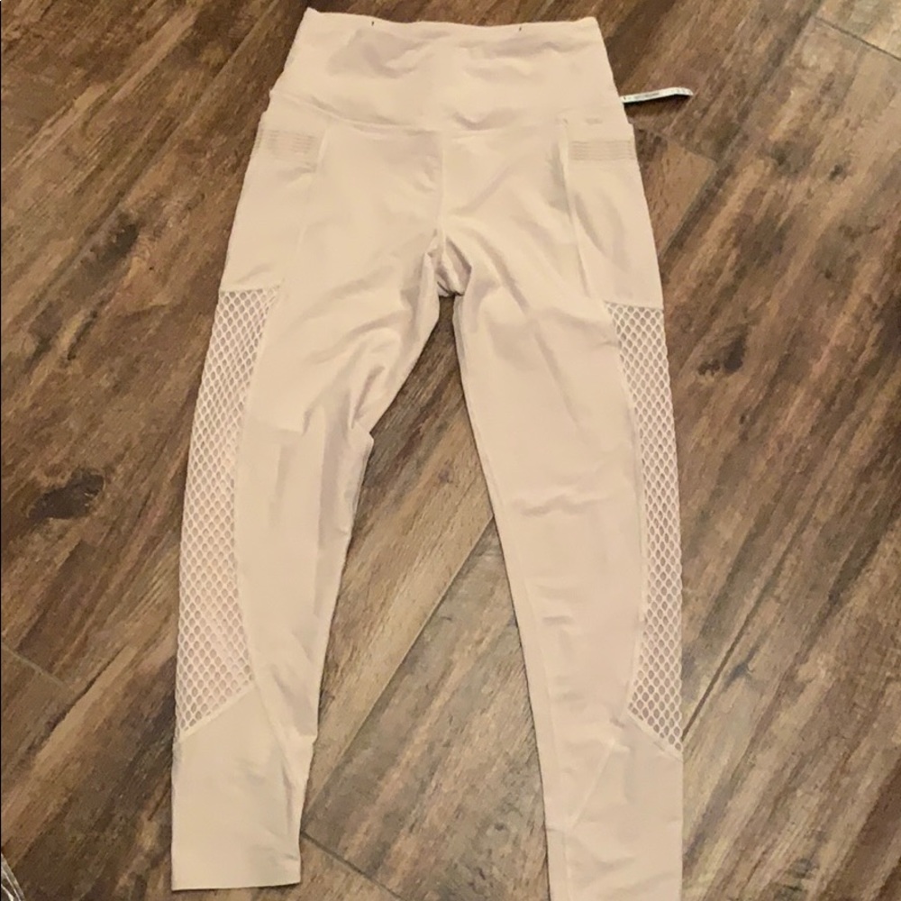 🚫 SOLD. Victoria Sport leggings